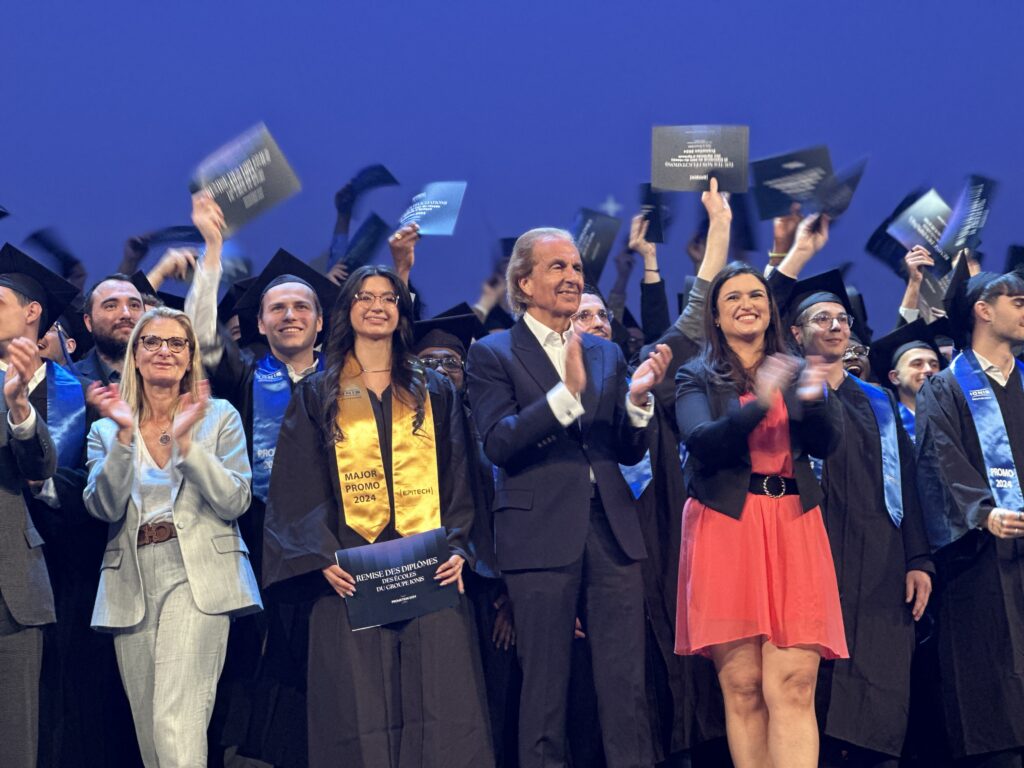 M. Sellam, Président du groupe IONIS, Laura Hassan, DG Epitech et Isabelle Fraine DG Google Cloud lors de la remise des diplômes epitech 2024