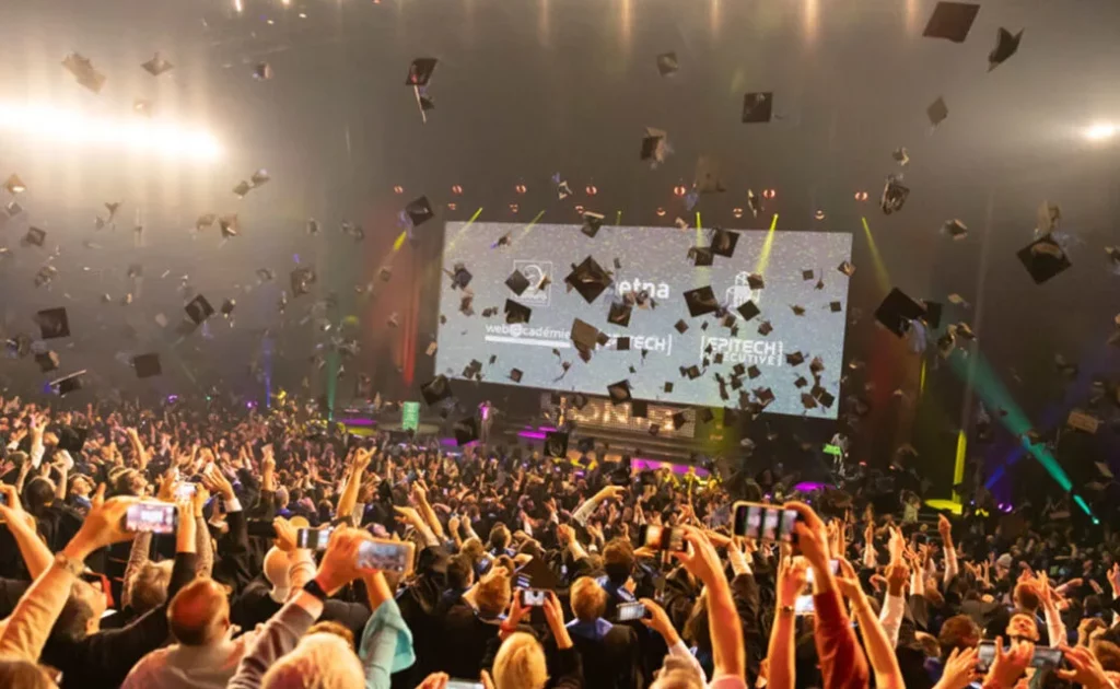 Revivez la remise des titres de la promotion 2023 au Palais des Congrès