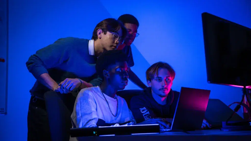 valeurs Epitech meilleure école informatique 2026 parcoursup projet salle machine projet de groupe hackathon victoire top classement