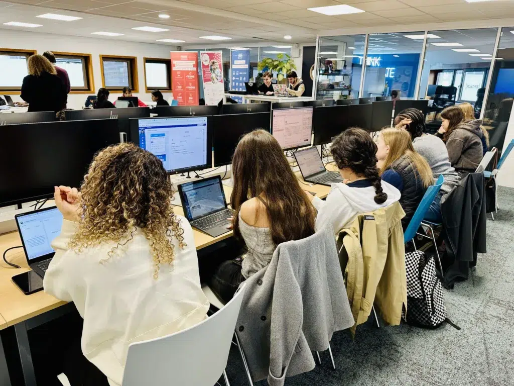 Hub innovation Epitech Paris Kremlin Bicetre 94 salle machine