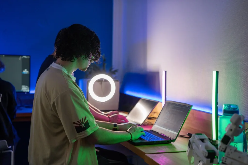 bras connecté santé robot intelligence artificielle laboratoire MBA Epitech spécialisé meilleure école informatique, top classement des écoles d'ingénieur